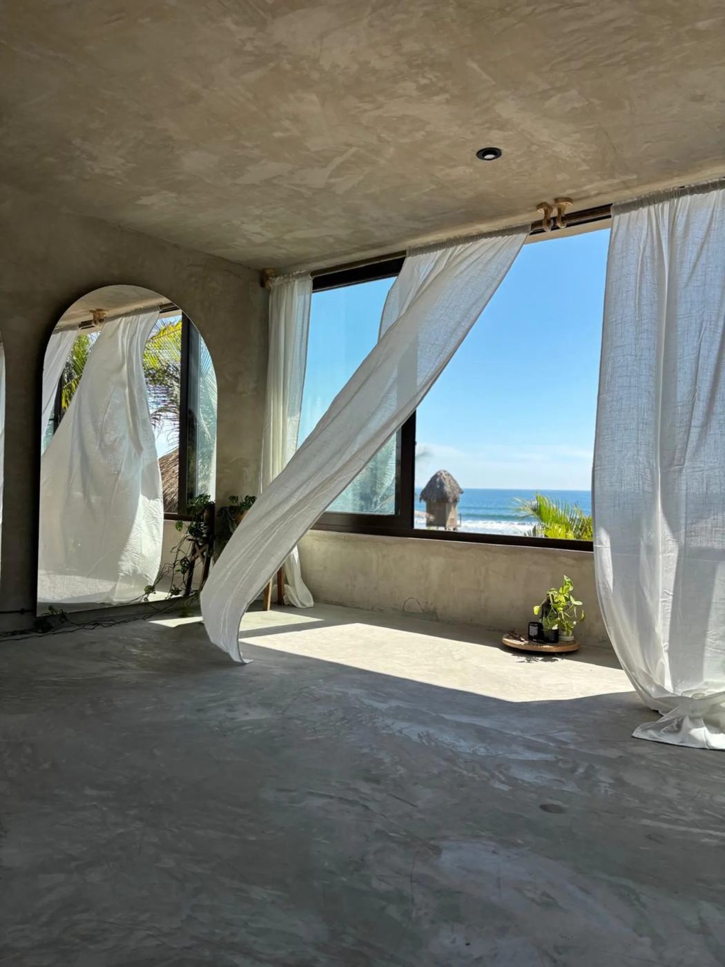 Estudio NĀMI frente al mar